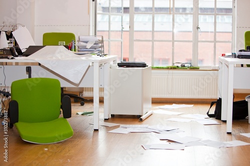 Obraz na płótnie Close-up view of ransacked office