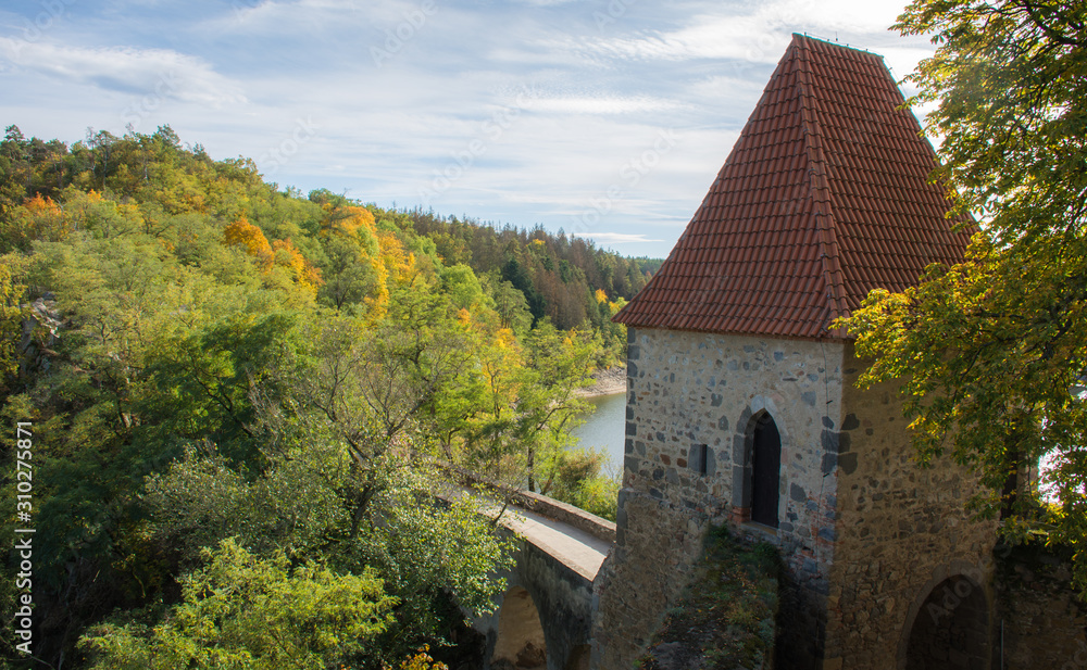 Obraz premium Castle tower higher than the tops of trees.