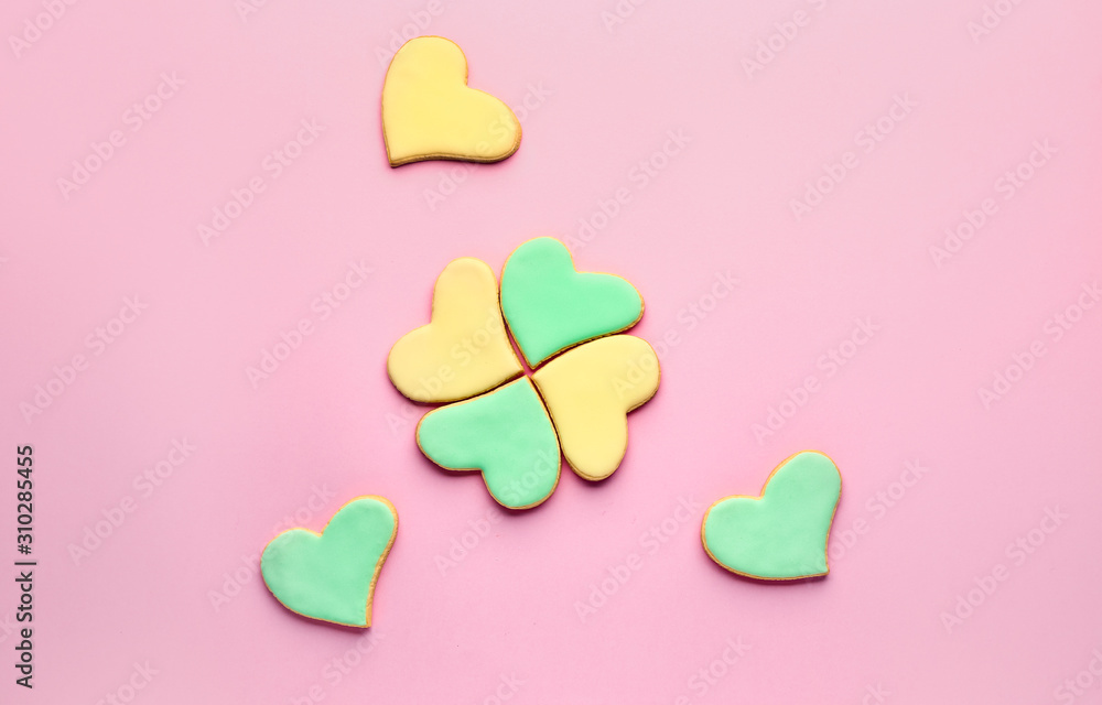Fototapeta premium Heart shaped cookies for Valentine's day on color background