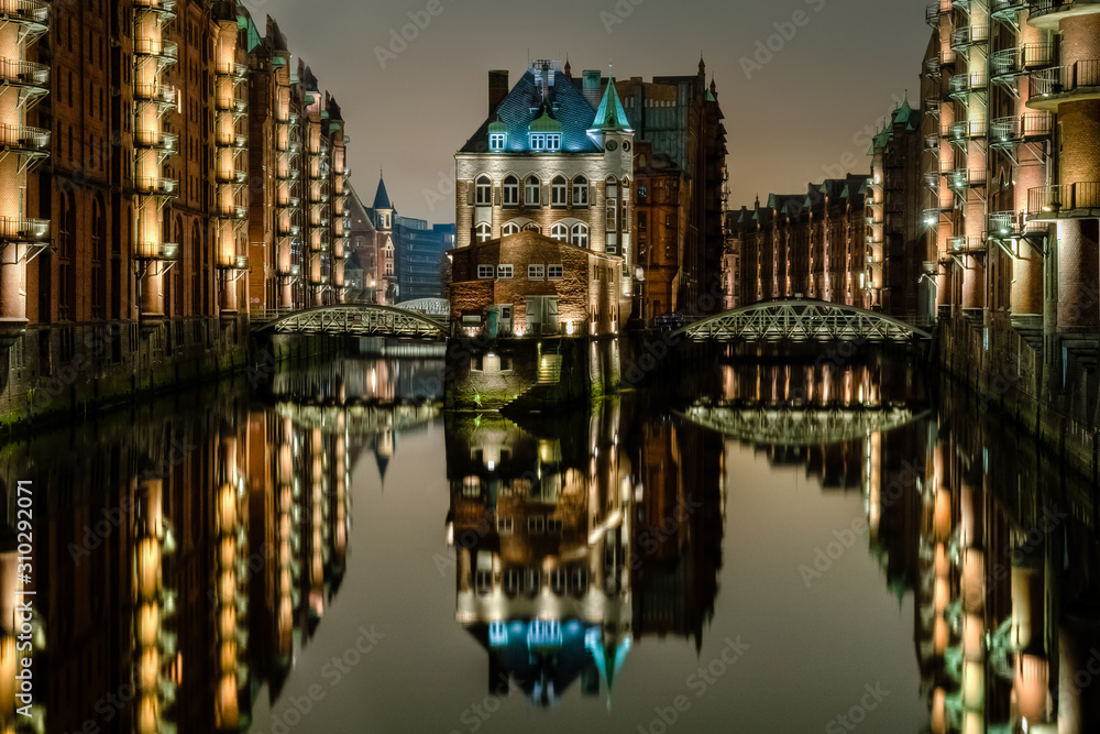 Das Wasserschlösschen in der Speicherstadt in Hamburg