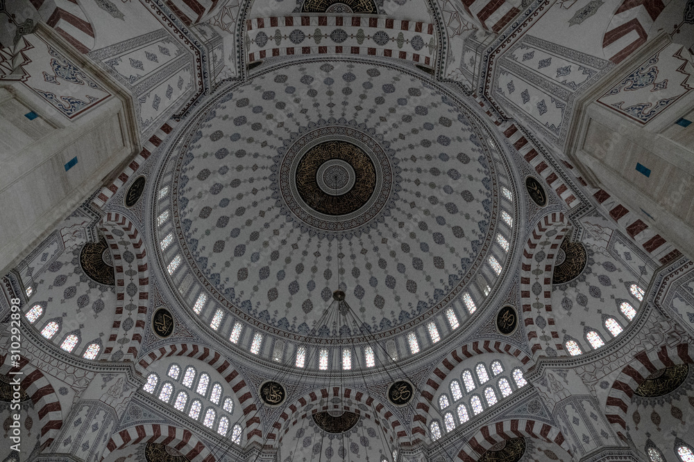 Obraz premium islamic theme ceiling in Sabancı Canter Mosque.
