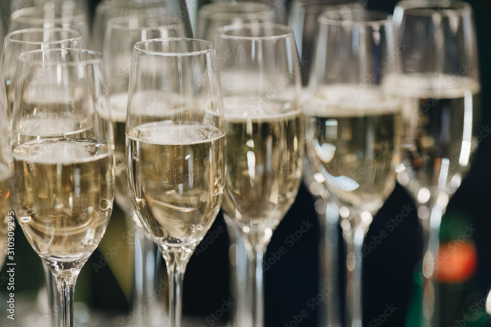 glasses of champagne glasses of champagne
