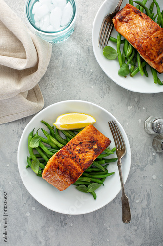 Canvas Print Grilled blackened salmon served with green beans and lemon