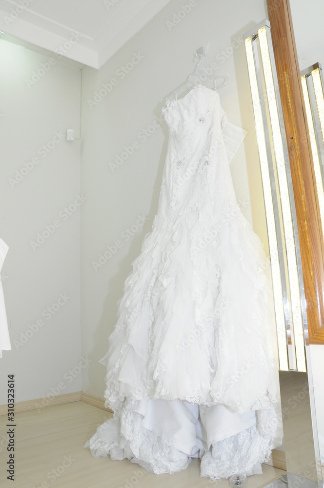 bride in white wedding dress