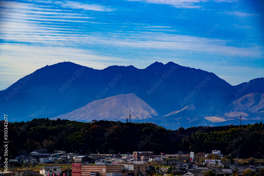 杵築城から別府の山