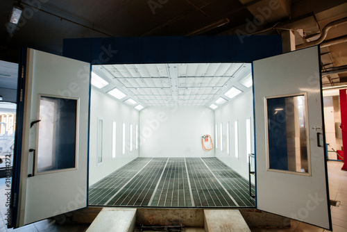 empty car painting box