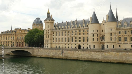 palace justice, ile de la cite islands, seine river, paris