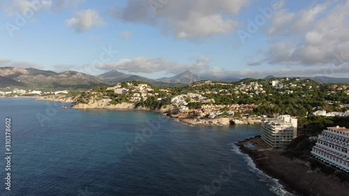 Wallpaper Mural playa de mallorca con aguas cristalinas de color turquesa concepto de vacaciones verano y viajar Torontodigital.ca