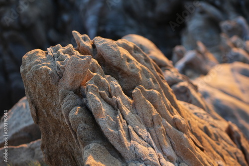 textura de piedra volc  nica en el atardecer