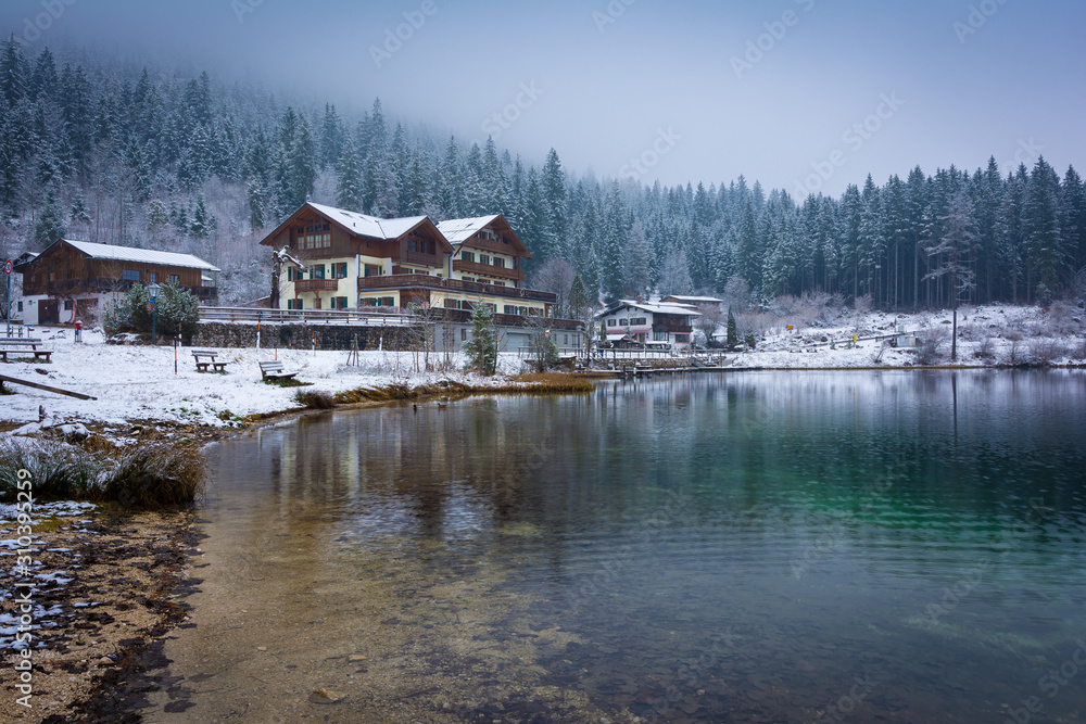 Fototapeta premium Winter am See in Ramsau