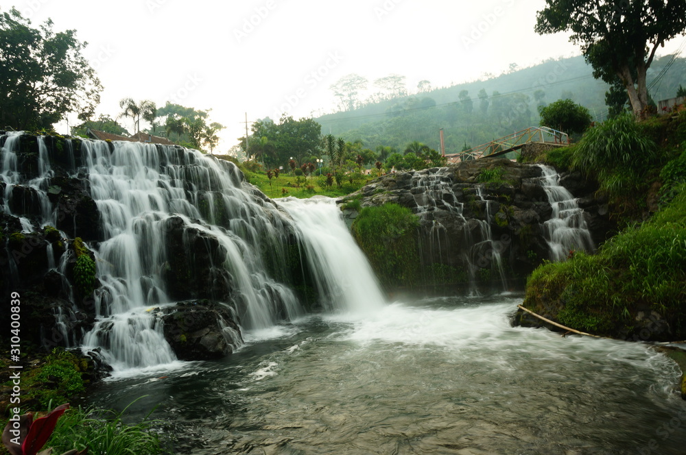 Belawan waterfall is located in the Ijen mountain region and is one of the tourist destinations in Bondowoso district, the water is clear and fresh and the air is cool so that the tour can be relaxed