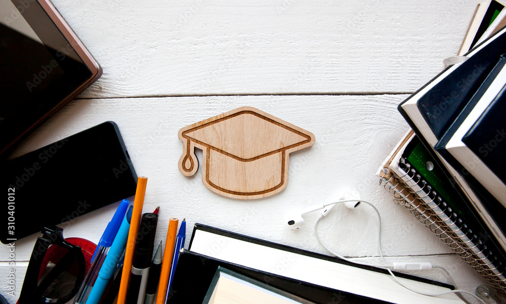 Εκτύπωση καμβά A lot of different education supplies on the wooden table