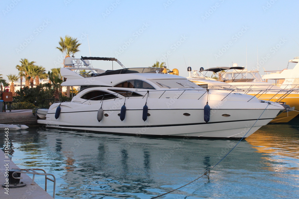 Fototapeta premium boats in the harbor