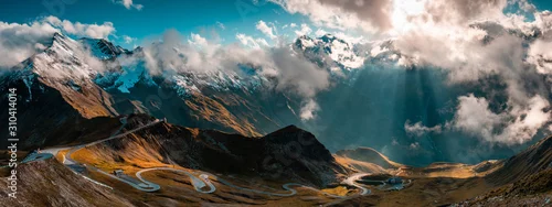 Panel kuchenny z motywem Panoramic Image of Grossglockner Alpine Road. Curvy Winding Road in Alps.