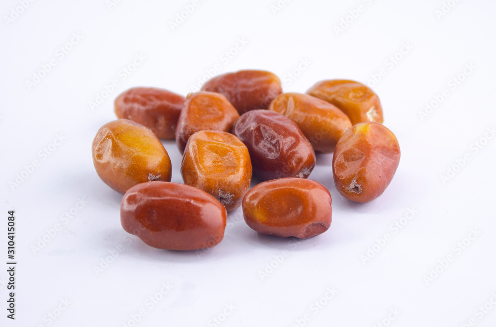 Obraz premium Elaeagnus in plate, on white background very fresh elaeagnus in plate,