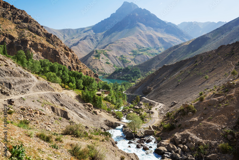 Naklejka premium Fann mountains