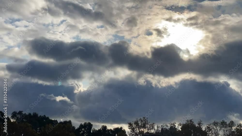 espectacular time lapse de las nubes y el sol espectacular time lapse de las nubes y el sol