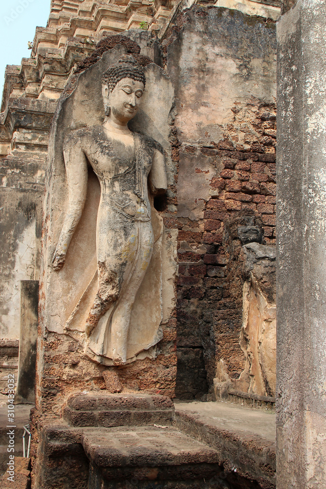 statue of buddha in a buddhist temple (Wat Phra Si Rattana Mahathat) in Chalieng (Thailand)