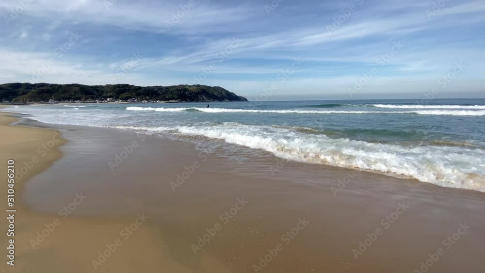 滑らかな砂浜を歩く 足元に打ち寄せる波 トラック 志賀島 パノラマ 海の中道海岸_v39_00568(ISLL2560_7_MOV) 滑らかな砂浜を歩く 足元に打ち寄せる波 トラック 志賀島 パノラマ 海の中道海岸_v39_00568(ISLL2560_7_MOV)