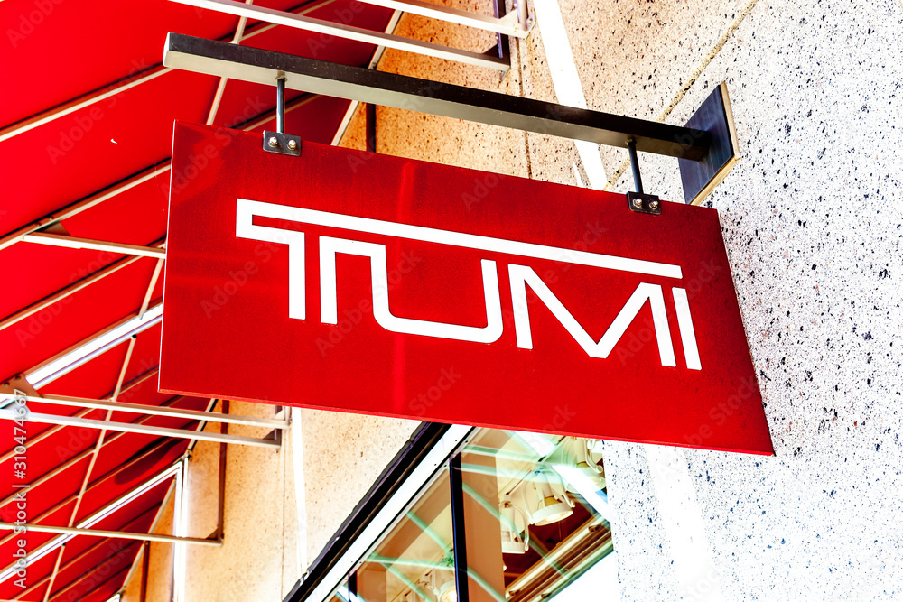 Niagara On the Lake, Canada- September10, 2019: Tumi store sign in Outlet  Collection at Niagara. Tumi Holdings, Inc., is a South Plainfield, New  Jersey-based manufacturer of suitcases and bags for tra Stock