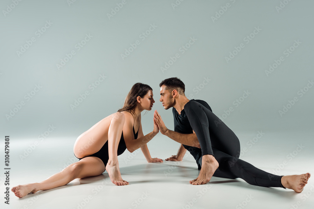 Obraz premium handsome and attractive dancers dancing contemporary on grey background