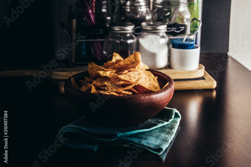 bowl de nachos estilo dark food