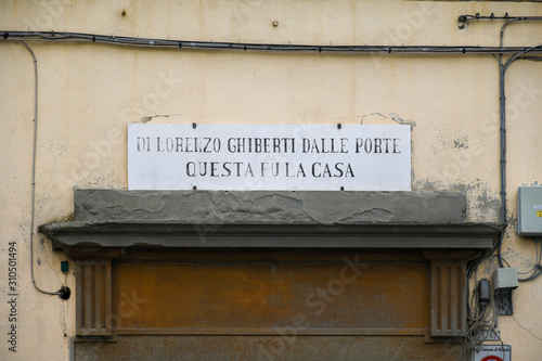 Close-up of the plaque that says: "This was the home of Lorenzo Ghiberti 'dalle porte'", known as the creator of the bronze doors ("porte") of the Baptistry of Florence, Tuscany, Italy