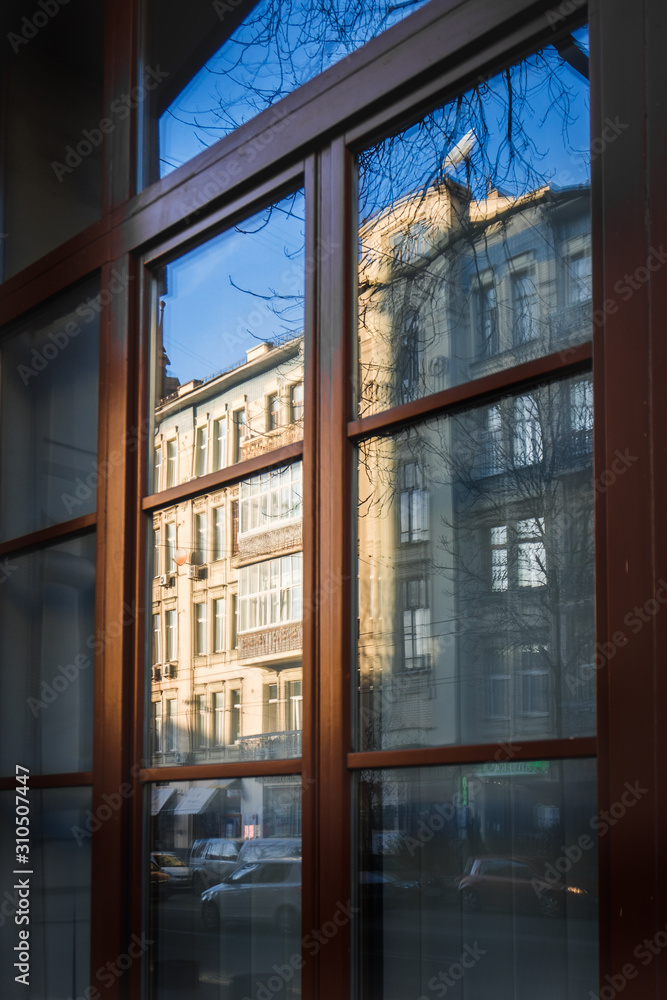 Fototapeta premium Building reflects in the window in an old building