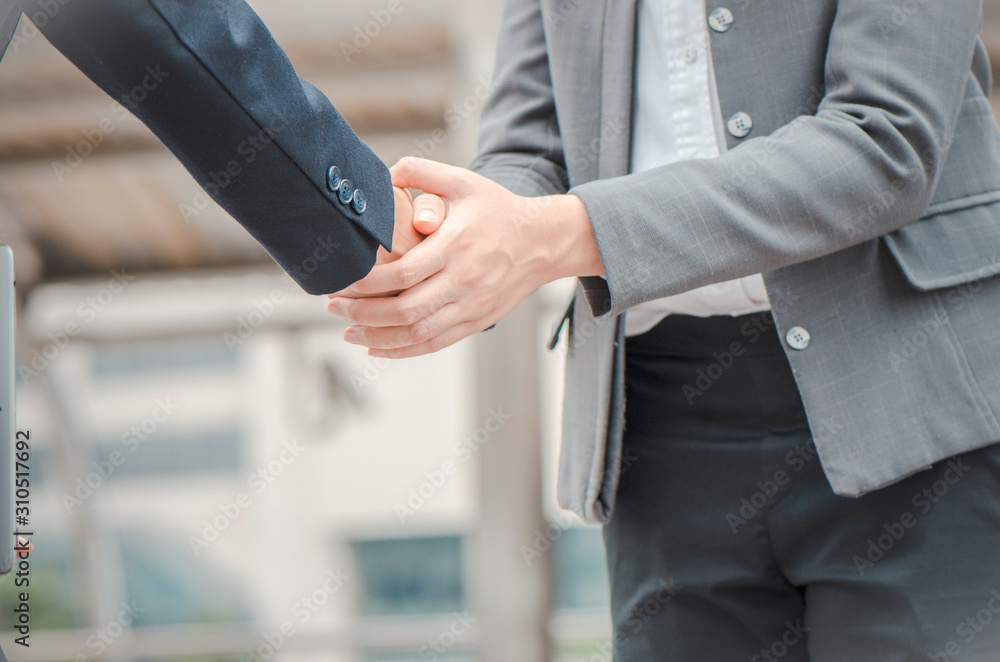 Obraz premium Busines people shake hands
