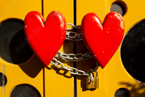 Slika na platnu Two hearts chained together and kept together with a lock, metaphor for commitme