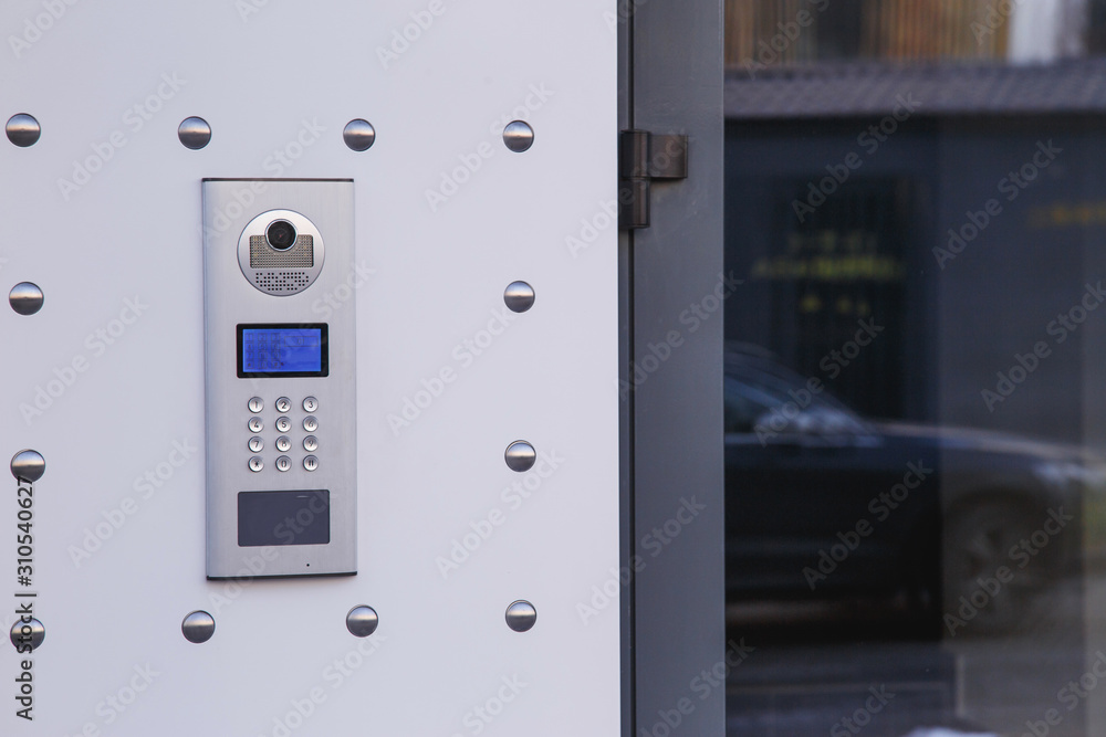 Naklejka premium Video intercom in the entry of a house, technology and security concept.
