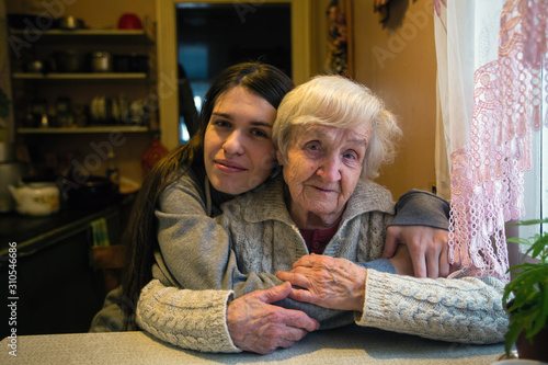 Konstfotografi An old woman with an adult granddaughter in a village house.