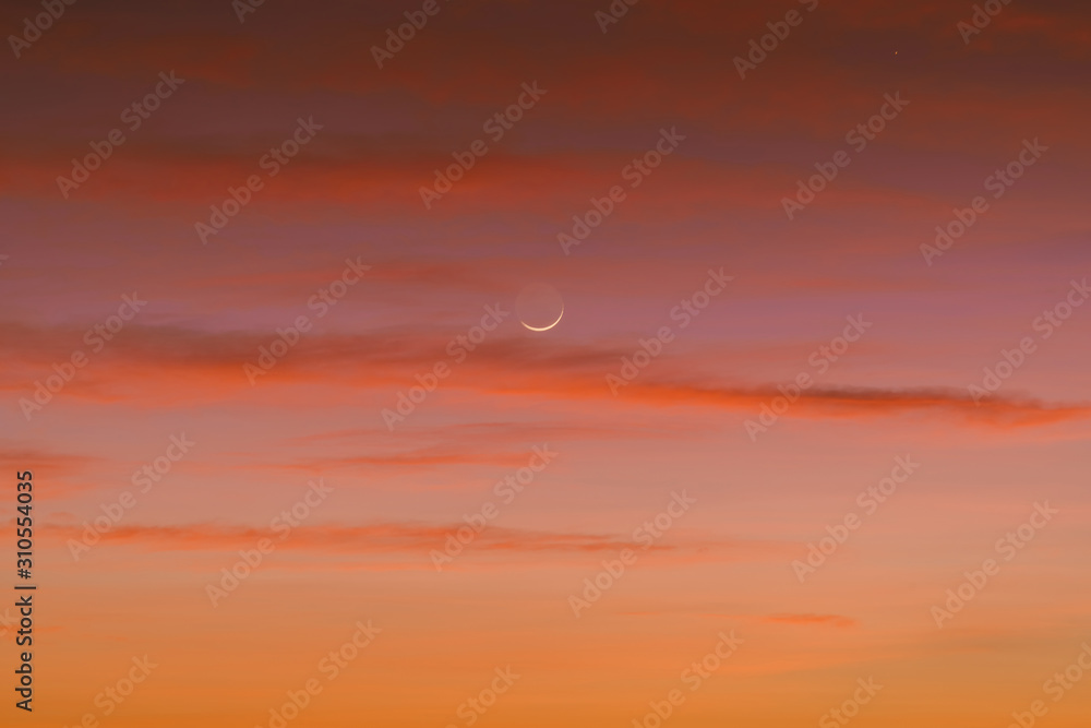 Obraz premium Sky gradient from blue to orange sunset