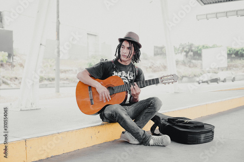 Musico callejero photo