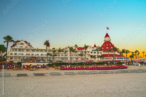 Tablou pe pânză Historic resort on Coronado island Victorian hotel del Coronado at sunset