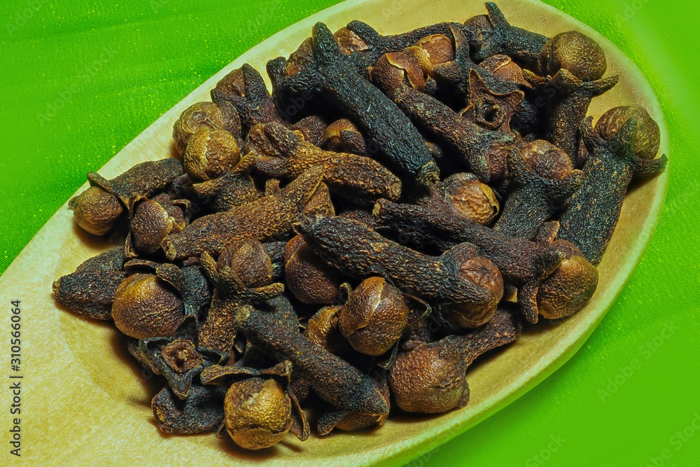 Obraz premium スパイス クローブ(丁字) Commonly used spice cloves