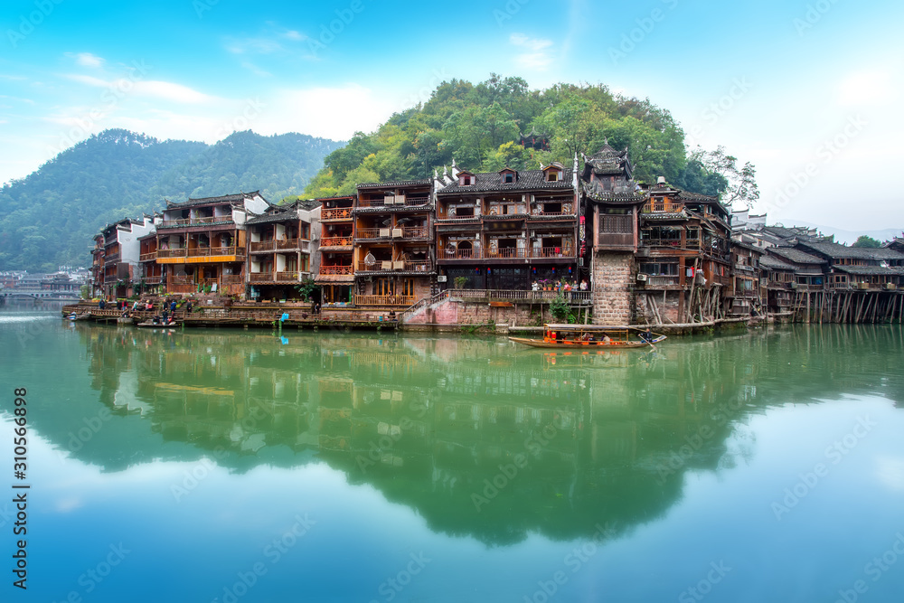 Folk houses along the river in the ancient city of Phoenix, Hunan Folk houses along the river in the ancient city of Phoenix, Hunan