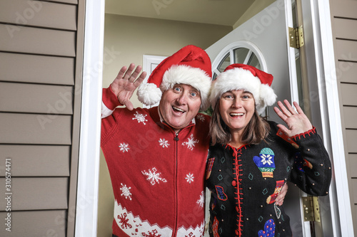 Фотография Annoying inlaws welcoming family on the holiday