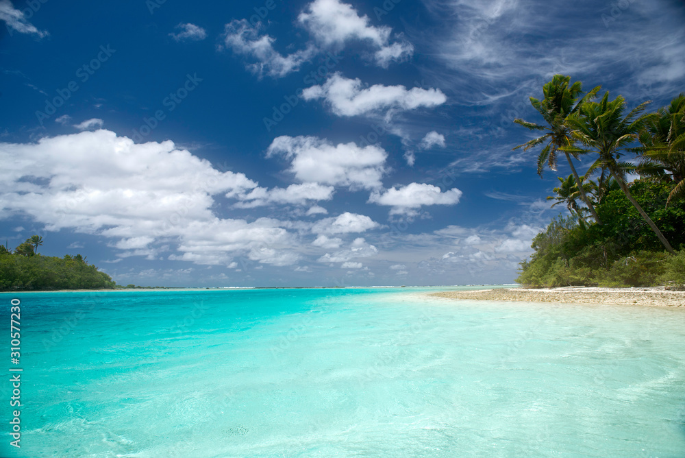 Blue sky and turquoise sea, One Foot Island, Aitutaki, Cook Islands, South Pacific