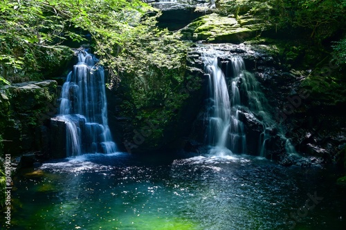 赤目四十八滝 初夏の荷坦滝（にないたき）の情景＠三重県