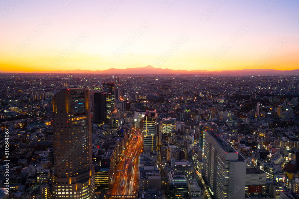 富士山と渋谷の街並み　トワイライト　2019年12月