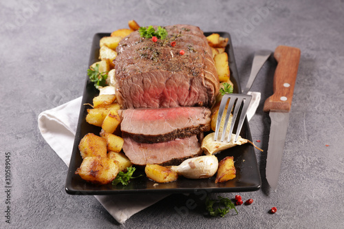 roasted beef fillet with potato and garlic