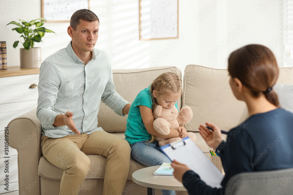 custom made wallpaper toronto digitalLittle girl and her father on appointment with child psychotherapist indoors