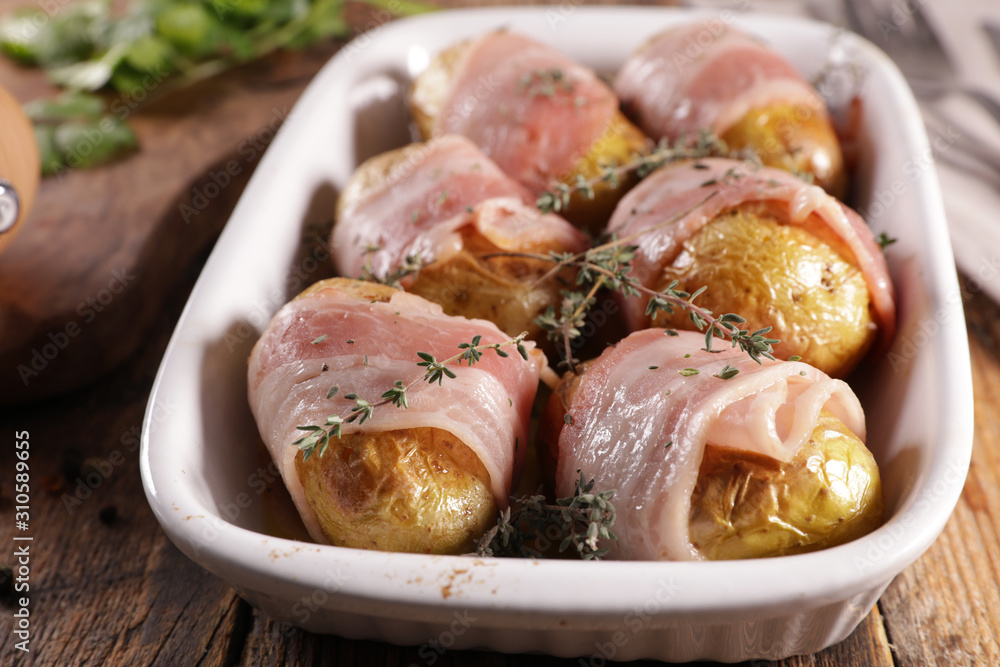 baked potato, bacon and rosemary baked potato, bacon and rosemary