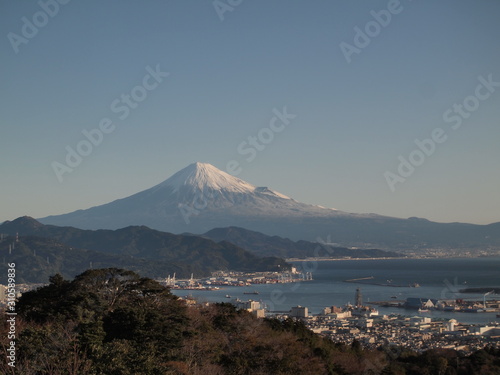 〈静岡〉清水港と富士山