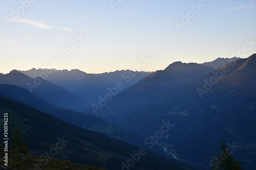 Lienzer Dolomiten, Sommer, Sonnenuntergang, Abend, Lienzer Talboden, Schleinitz, Zettersfeld, Ederplan, Iseltal, Drautal, Abendstimmung, Abendrot, Dämmerung, hereinbrechen, Nacht, Licht, Schatten, Ost photo