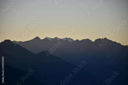 Lienzer Dolomiten, Sommer, Sonnenuntergang, Abend, Lienzer Talboden, Schleinitz, Zettersfeld, Ederplan, Iseltal, Drautal, Abendstimmung, Abendrot, Dämmerung, hereinbrechen, Nacht, Licht, Schatten, Ost photo