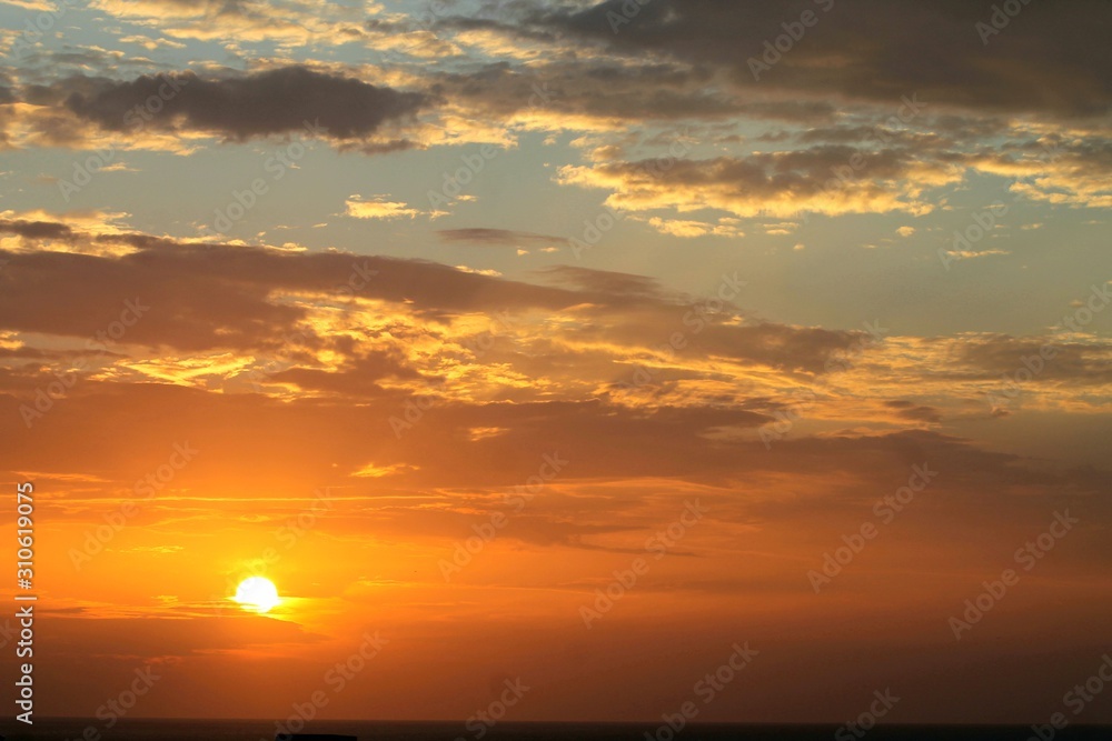 Fototapeta premium sunset over the sea