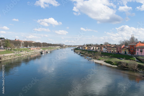 View of a river and its green banks in spring © Fabrizio