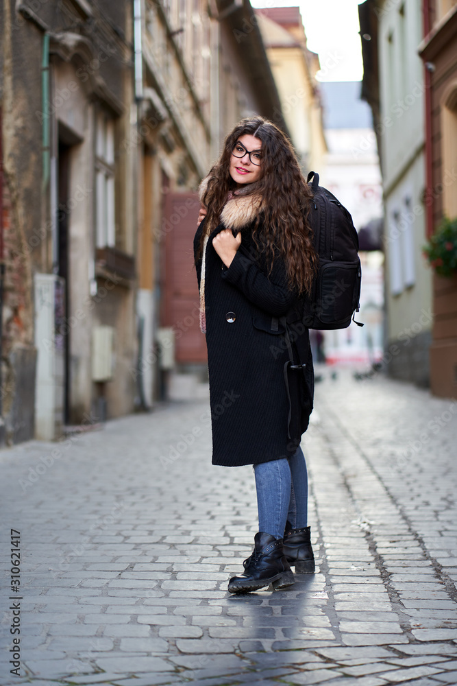 Fototapeta premium Tourist in an old town